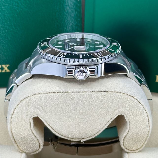 Rolex Sea-Dweller 126600 Image 2